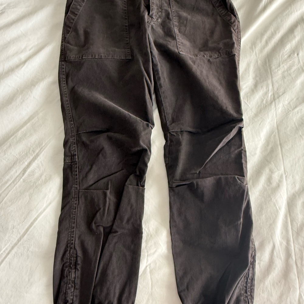 Nili Lotan Black Cargo Jeans Tapered Legs and Articulated Knees size 4